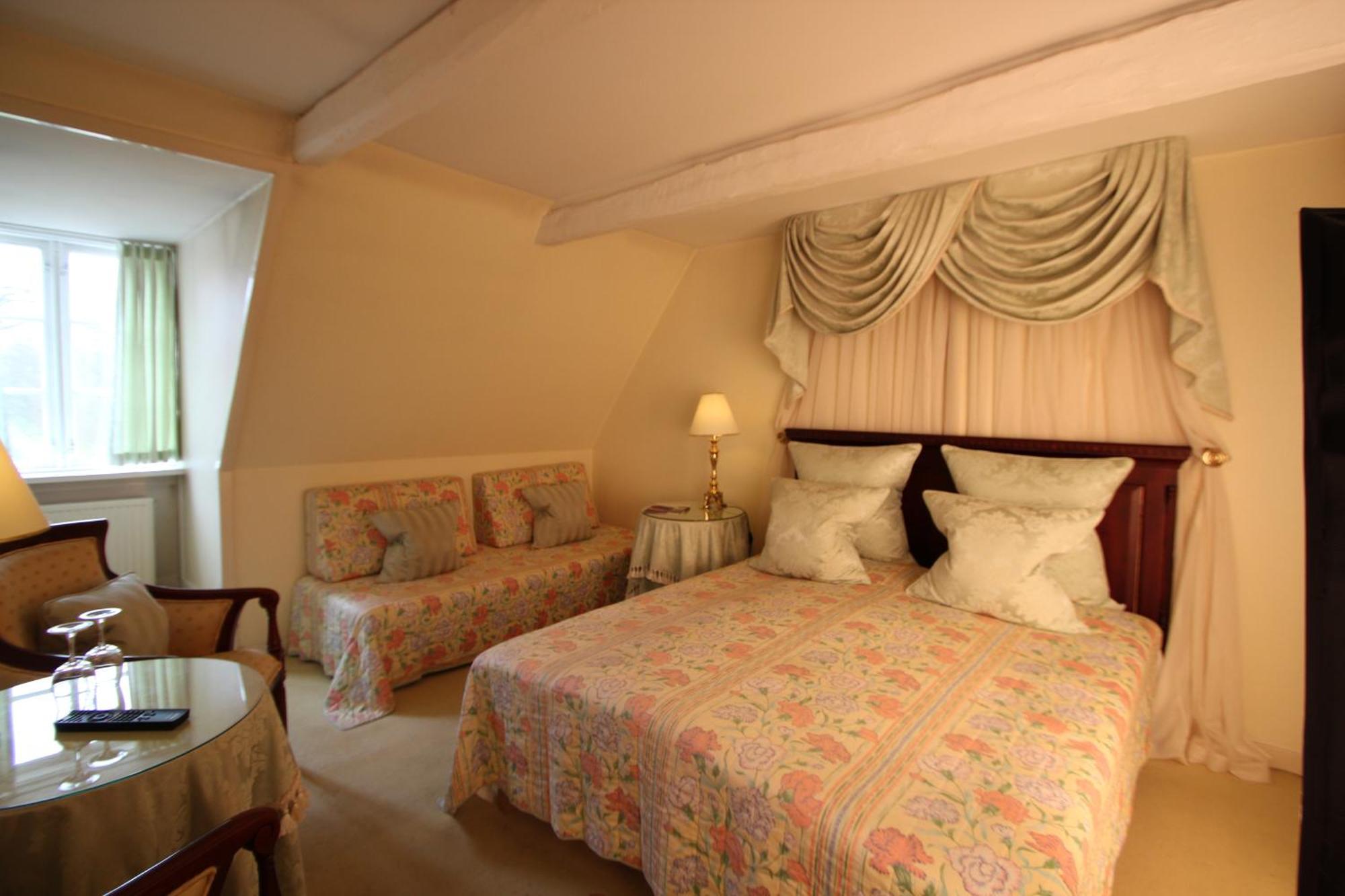 Store Restrup Manor House Стая снимка